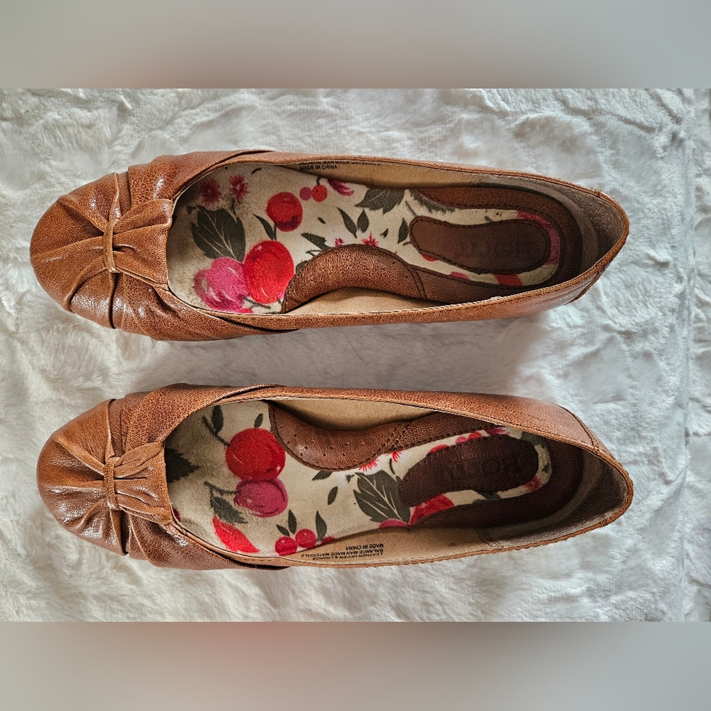 BORN flats, tan leather upper, size 7.5, only worn once.